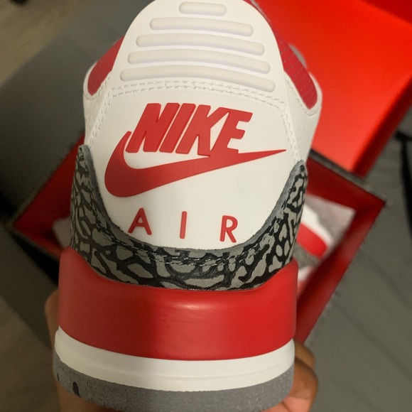 Authentic Jordan 3 Fire reds - Picture 2 of 7